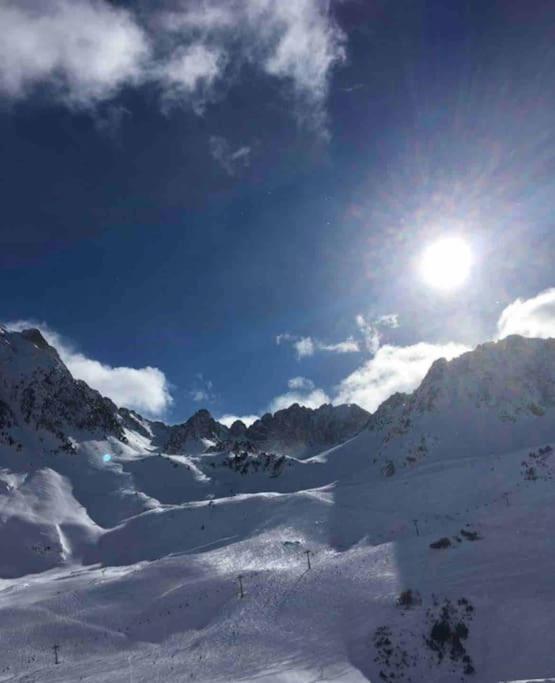Apartment Cozy: Ski-in For 2-4 Guests La Mongie